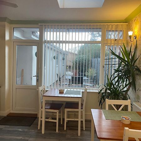 Maple Leaf Guest House Almondsbury Bagian luar foto