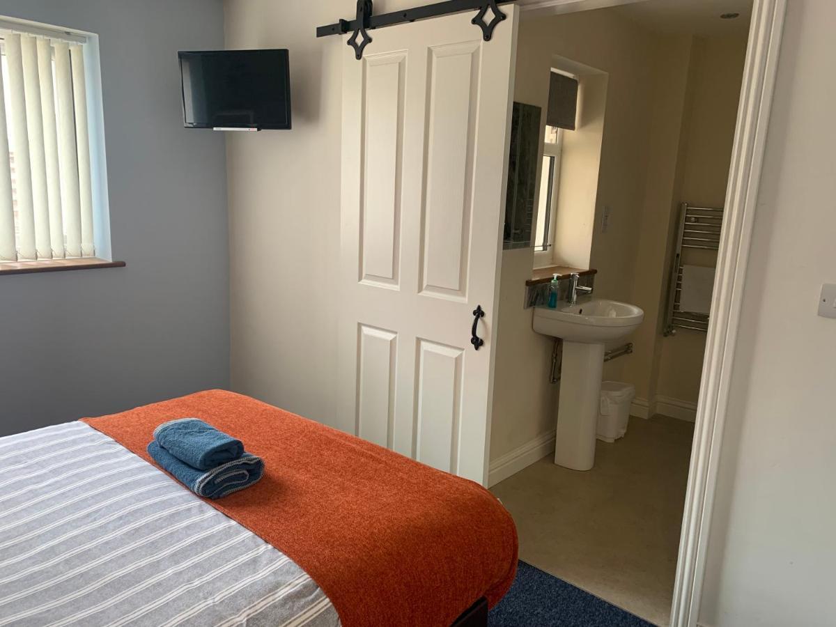 Maple Leaf Guest House Almondsbury Bagian luar foto