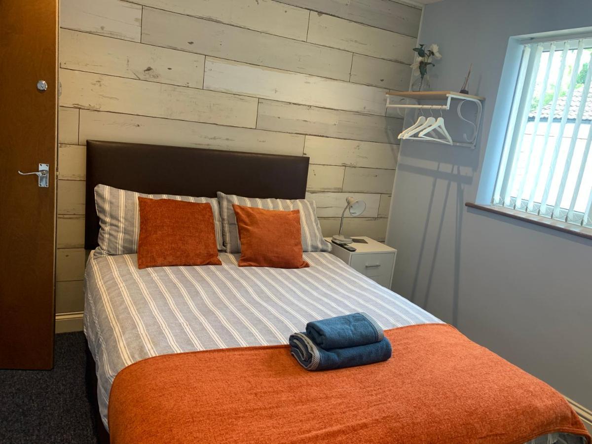 Maple Leaf Guest House Almondsbury Bagian luar foto