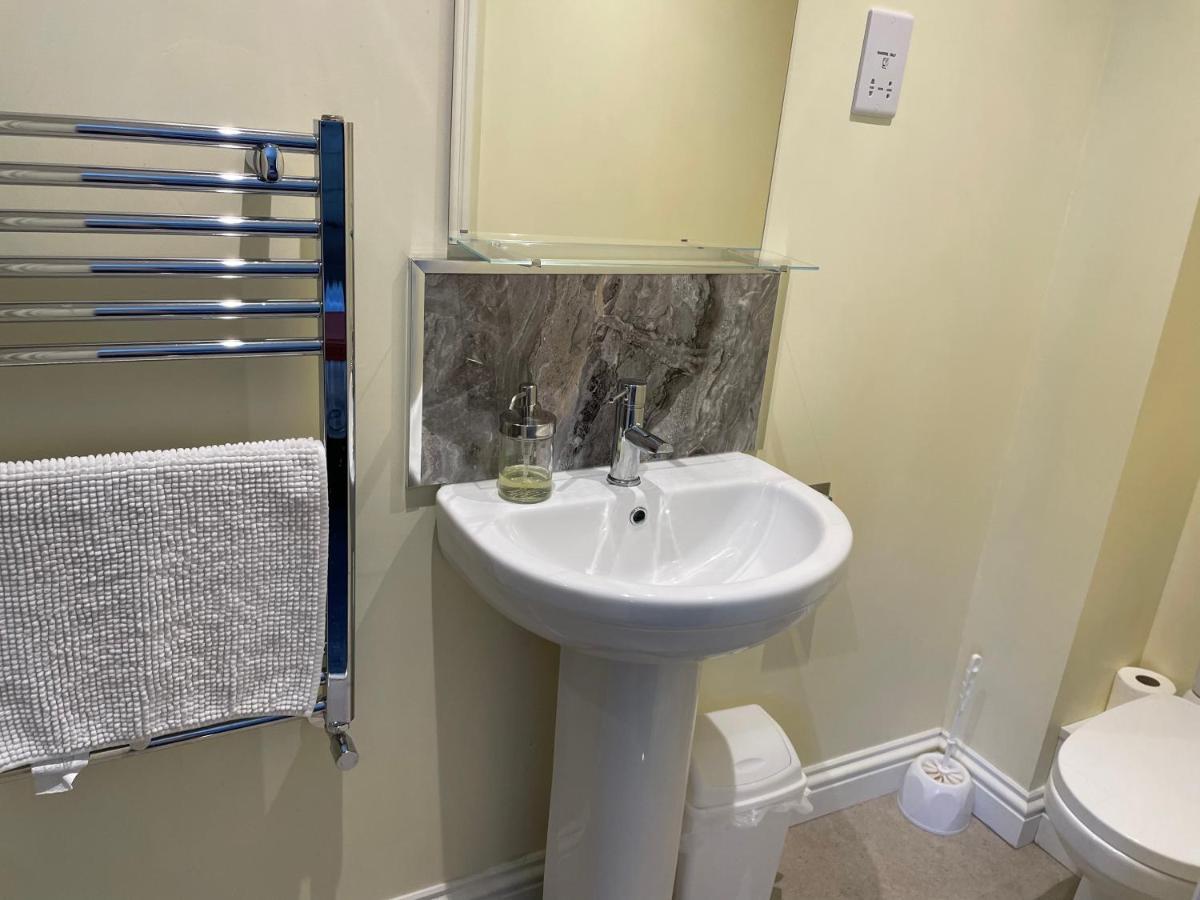 Maple Leaf Guest House Almondsbury Bagian luar foto