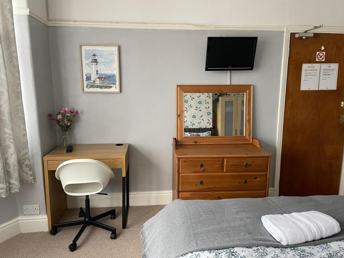 Maple Leaf Guest House Almondsbury Bagian luar foto