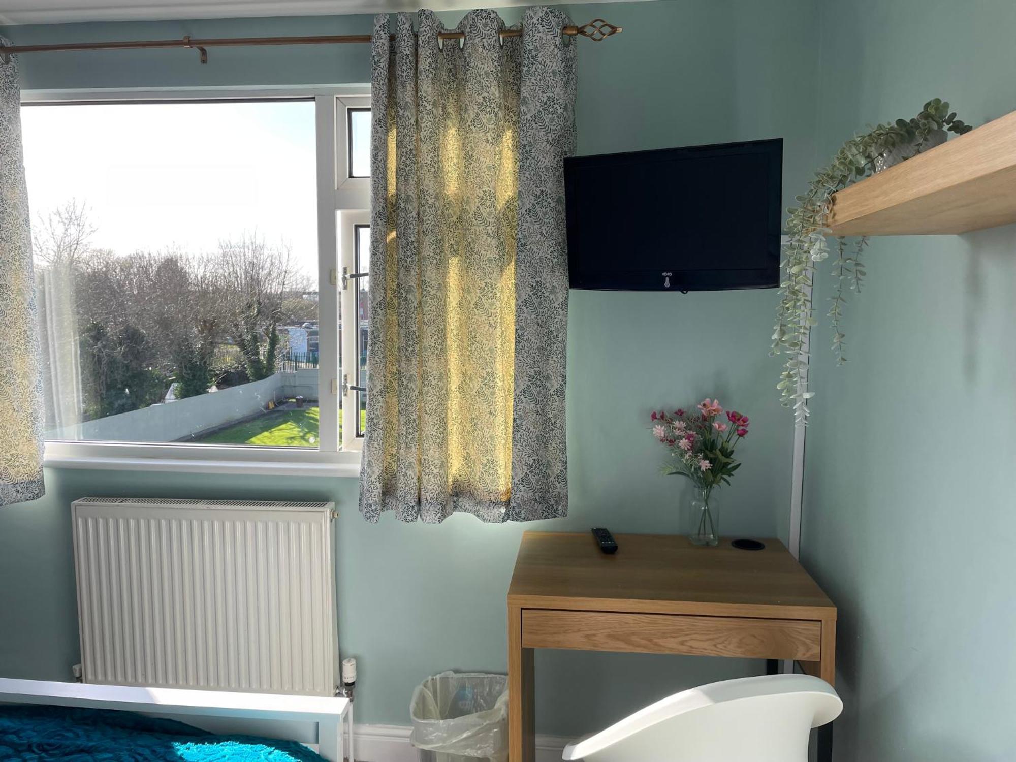 Maple Leaf Guest House Almondsbury Bagian luar foto