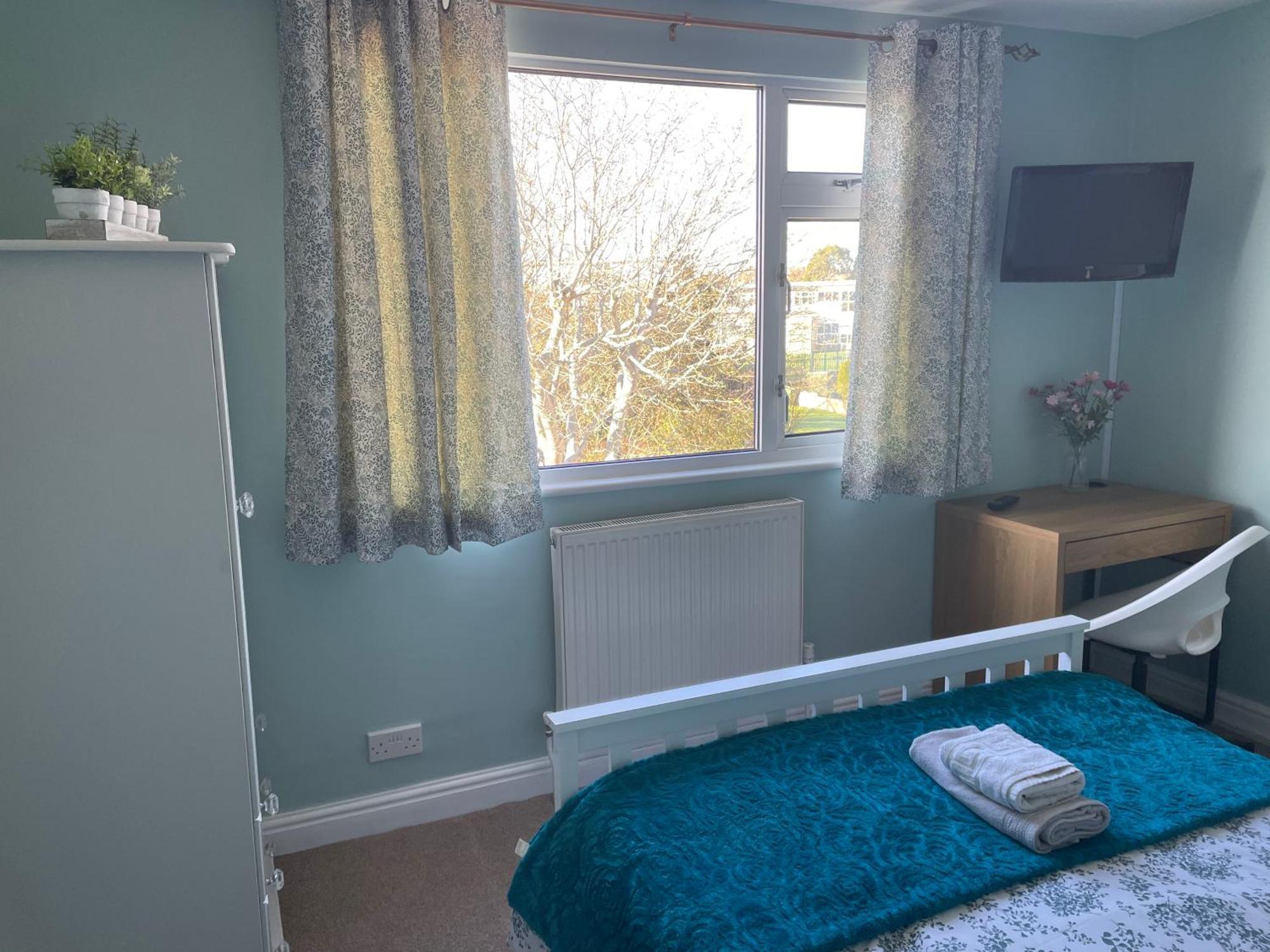 Maple Leaf Guest House Almondsbury Bagian luar foto