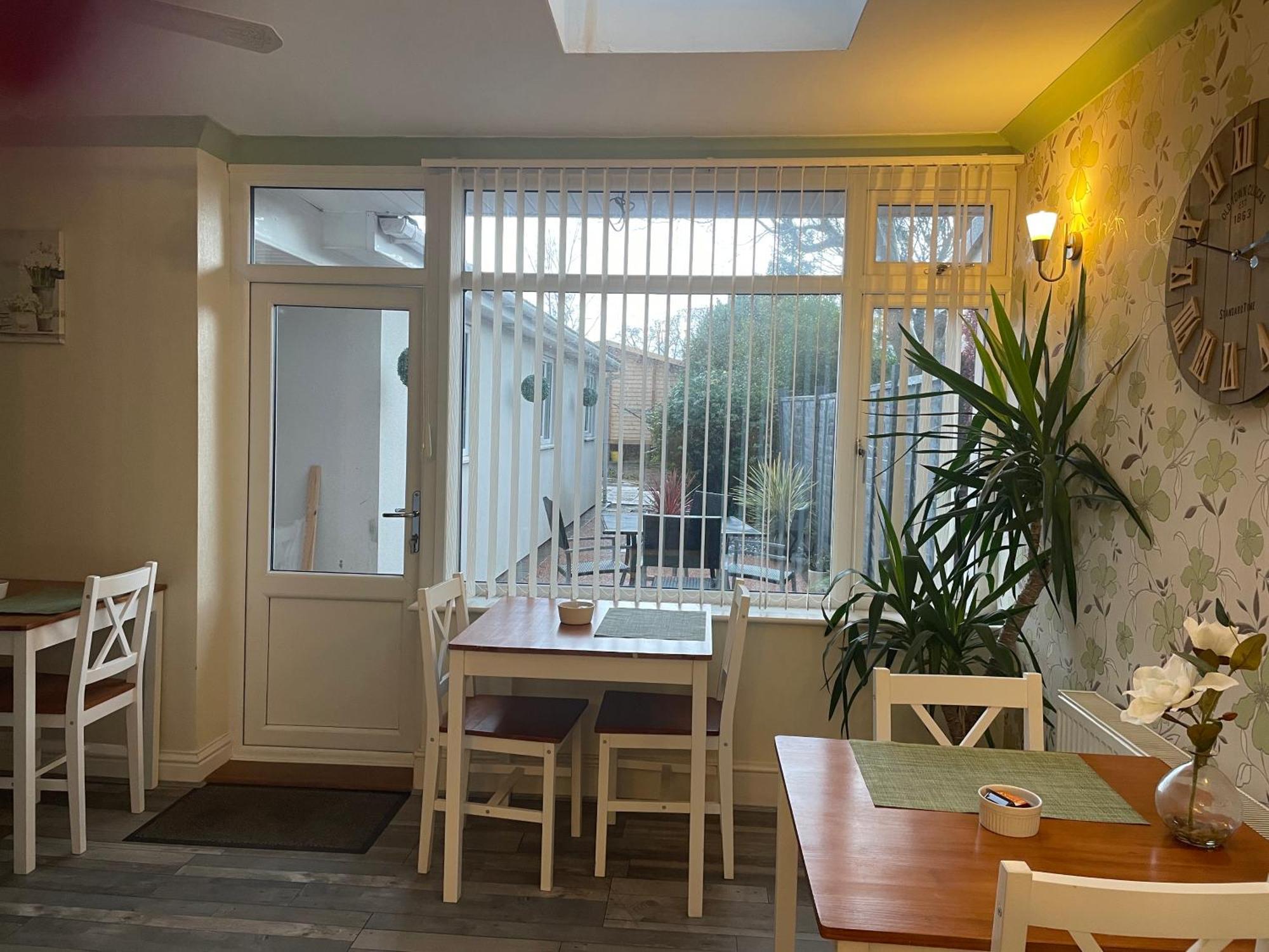 Maple Leaf Guest House Almondsbury Bagian luar foto