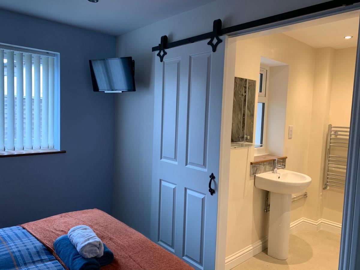 Maple Leaf Guest House Almondsbury Bagian luar foto